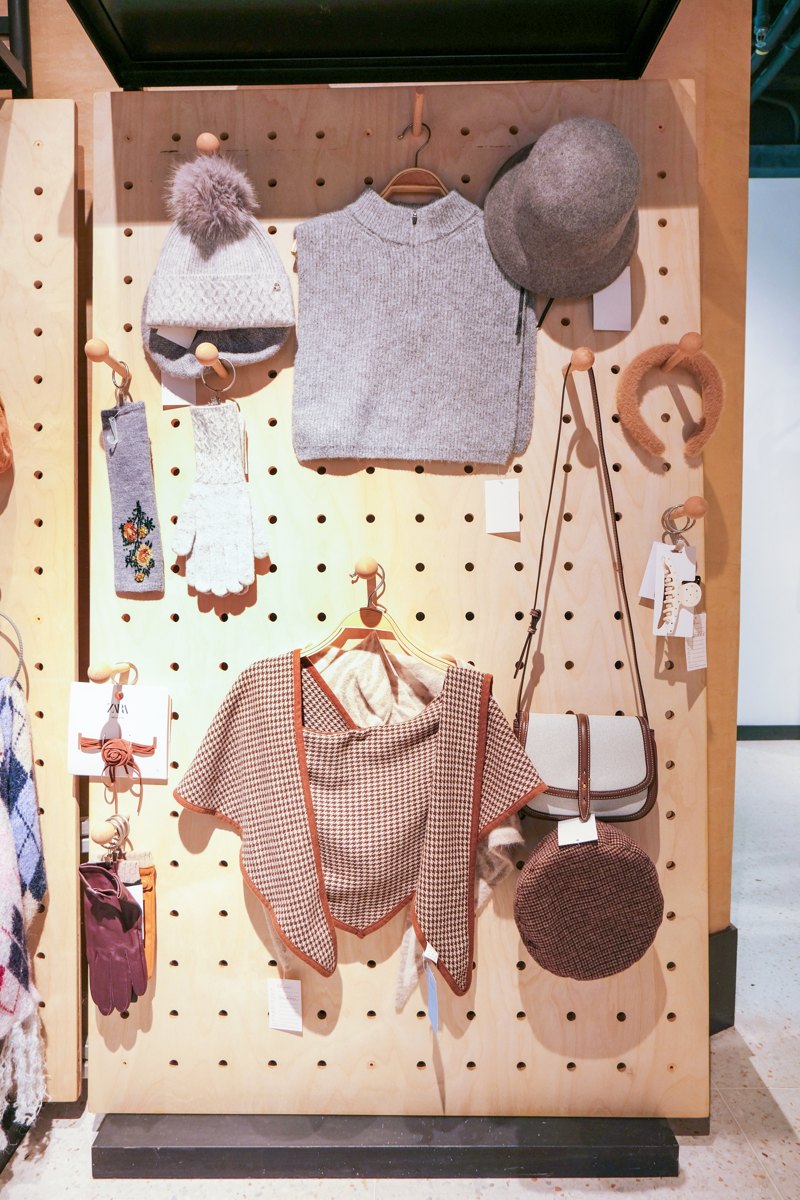 Hangzhou Shunlan showroom — soft accessories and bags