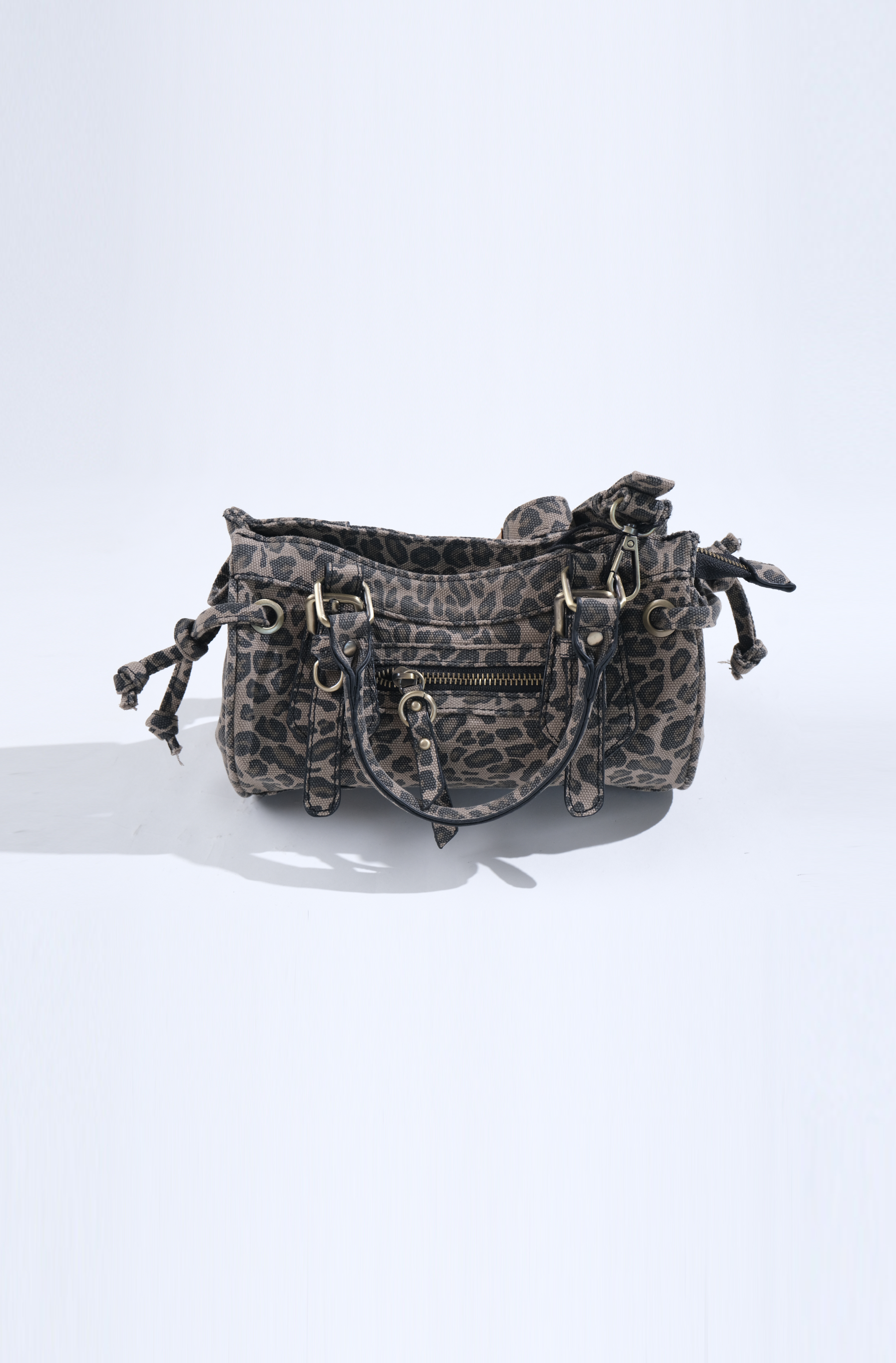 Leopard-print handbag with buckle and zip details