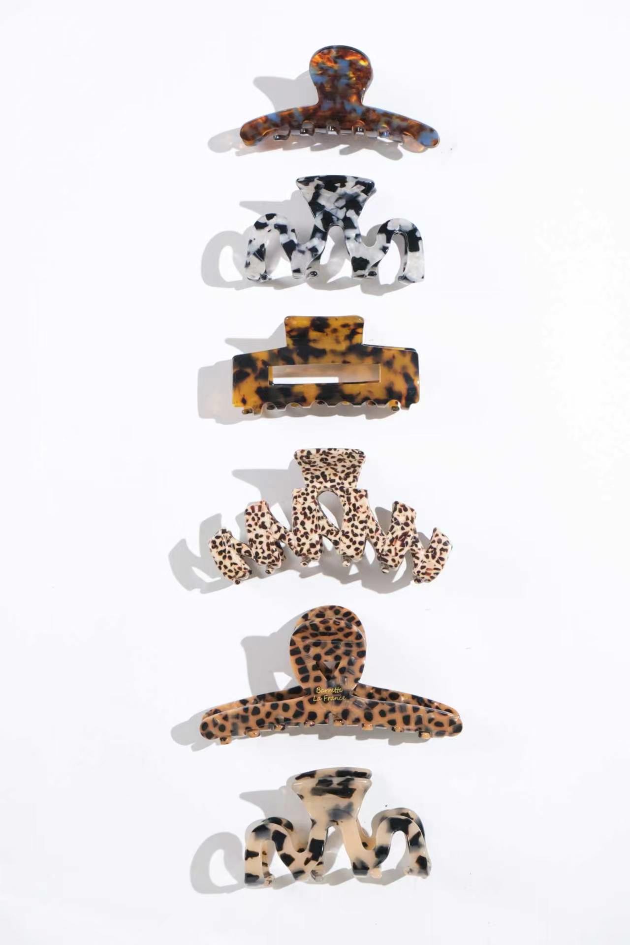 Animal-print and tortoiseshell-pattern claw clips