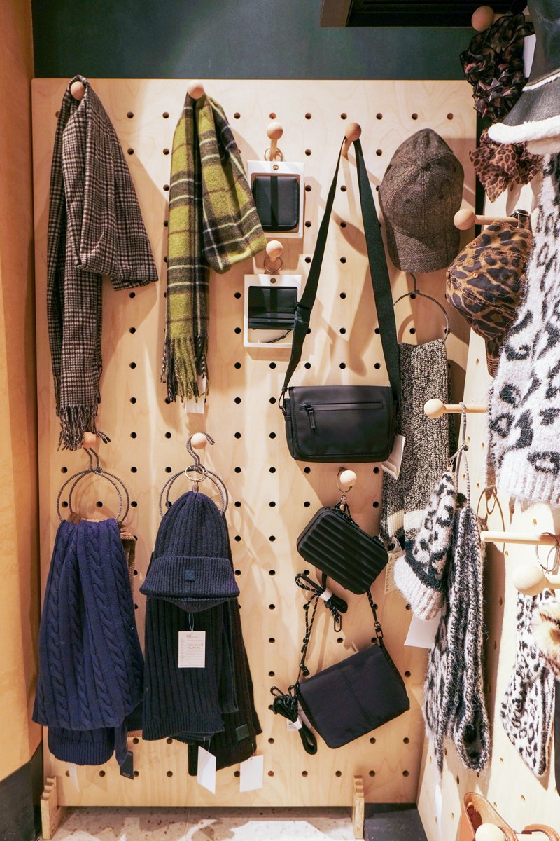 Hangzhou Shunlan showroom — bags and accessories